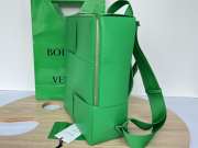 Bottega Veneta Arco Intreccio leather backpack in green 36x24x12cm - 5