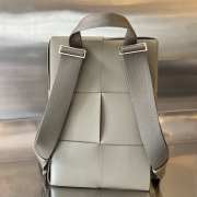 Bottega Veneta Arco Intreccio leather backpack in taupe 36x24x12cm - 5