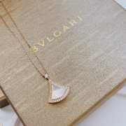 Bvlgari Divas' Dream pendant necklace in 18 kt rose gold  - 5