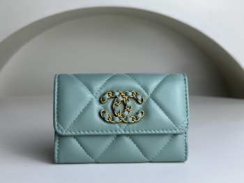 Chanel 19 Card Wallet Shiny Lambskin Gold-Tone In Mint Green 7.5x11.3x2.1cm