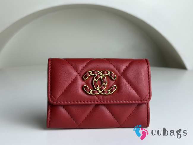 Chanel 19 Card Wallet Shiny Lambskin Gold-Tone In Red 7.5x11.3x2.1cm - 1