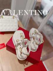 Valentino Garavani Roman Stud flatform sandals in white - 3