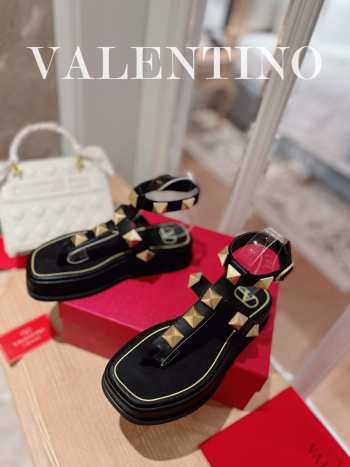 Valentino Garavani Roman Stud flatform sandals in black