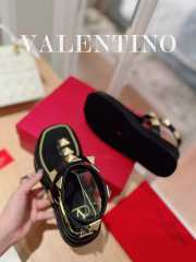 Valentino Garavani Roman Stud flatform sandals in black - 4