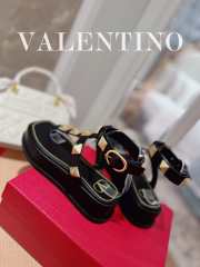 Valentino Garavani Roman Stud flatform sandals in black - 5