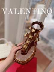 Valentino Garavani Roman Stud flatform sandals in brown - 4