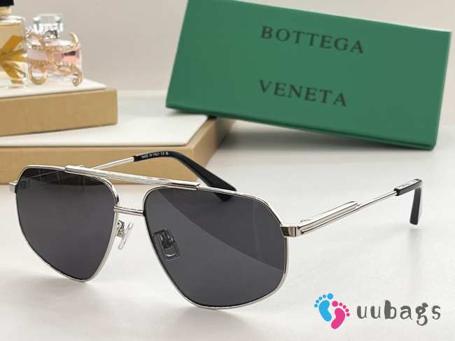 Bottega Veneta sunglasses - 1