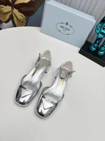 Prada patent leather pumps in silver 4.5cm