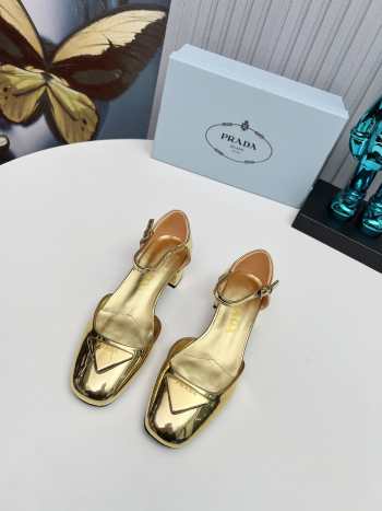 Prada patent leather pumps in gold 4.5cm