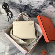 Hermes Kelly Craie & Biscuit Epsom Bag In White 28cm - 4