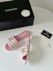 Chanel checkered flat sandals in light pink - 4