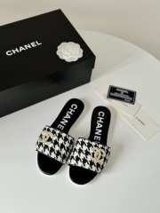 Chanel checkered flat sandals in black - 1