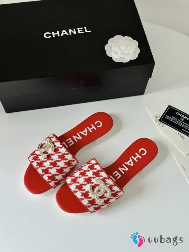 Chanel checkered flat sandals in red - 1