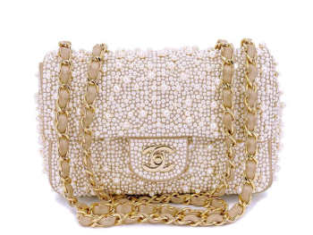 Chanel flap bag pearl in beige 13x20x6cm