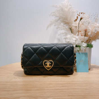 Chanel Coco Love Heart Flap Bag Quilted Lambskin 20x6x13.5cm