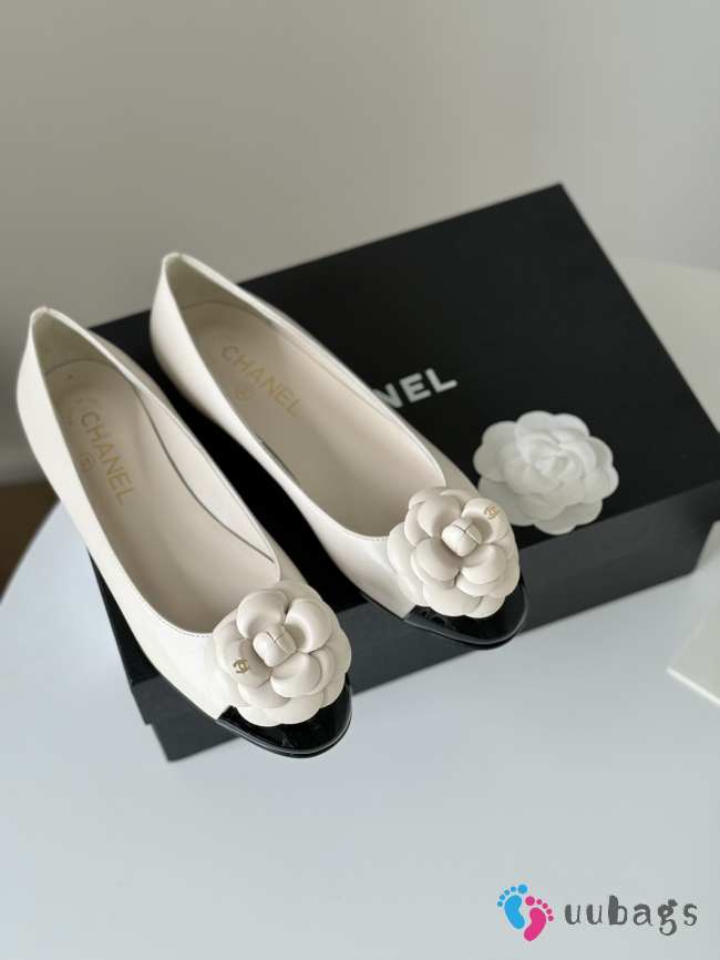 Chanel Ballet Flats Shoes Camelia In White 1.5cm - 1