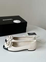 Chanel Ballet Flats Shoes Camelia In White 1.5cm - 2