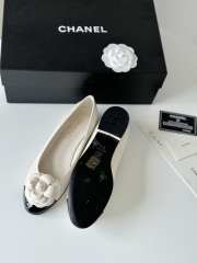 Chanel Ballet Flats Shoes Camelia In White 1.5cm - 6