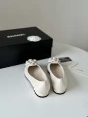 Chanel Ballet Flats Shoes Camelia In White 1.5cm - 4