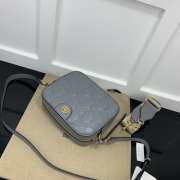 Gucci GG Quilted Zip-Up Crossbody Grey Bag 21.5x17x7.5cm - 2