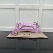 Gucci Horsebit Chain bag in pink variation with a shiny silver-toned double G hardware - 1