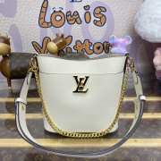 Louis Vuitton M24165 Lock and Walk Bag In White 20x20.5x12cm - 1