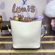 Louis Vuitton M24165 Lock and Walk Bag In White 20x20.5x12cm - 6