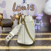 Louis Vuitton M24165 Lock and Walk Bag In White 20x20.5x12cm - 5