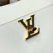 Louis Vuitton M24165 Lock and Walk Bag In White 20x20.5x12cm - 2