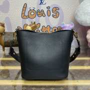 Louis Vuitton M24165 Lock and Walk Bag In Black 20x20.5x12cm - 5