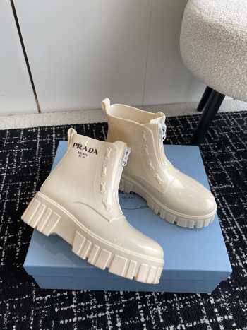 Prada waterproof boots in white EU 35-40