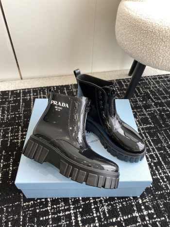 Prada waterproof boots in black EU 35-40