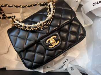 Uubags | Chanel Mini-Sized Foldable Bag Lustrous Lambskin Imitation Pearls & Yellow Metal Black 12.5x17x5cm