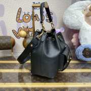 Louis Vuitton M57688 Lock Me Bucket Bag Black 23x23x16cm - 6