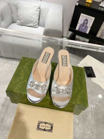 Gucci Horse Buckle 85mm Pumps In Silver 