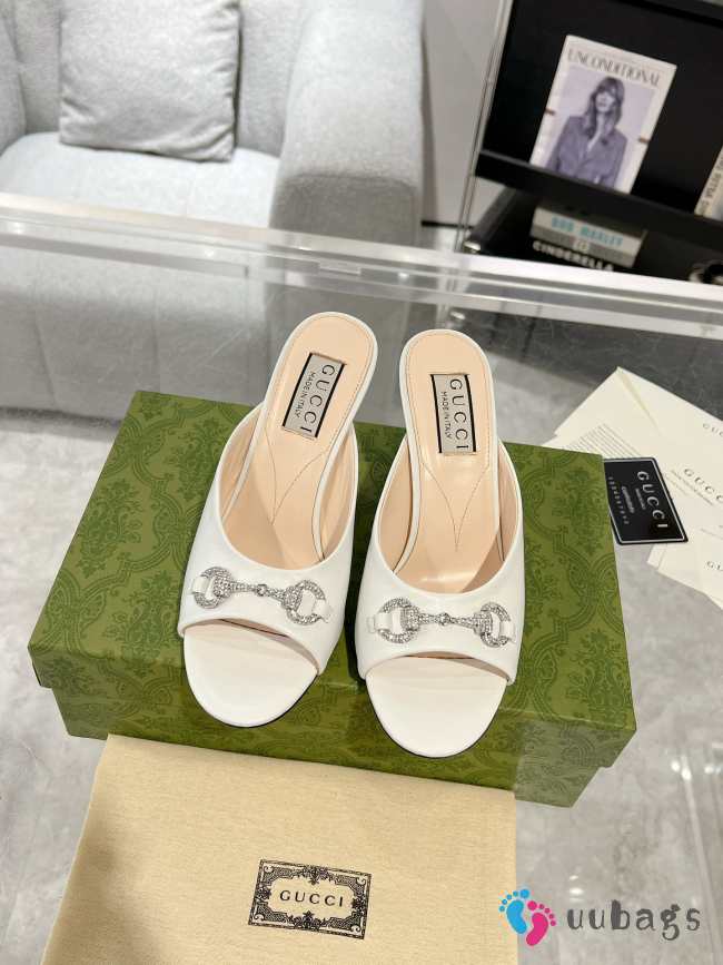 Gucci Horse Buckle 85mm Pumps In White - 1