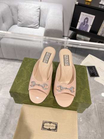 Gucci Horse Buckle 85mm Pumps In Pink 