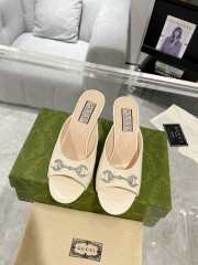 Gucci Horse Buckle 85mm Pumps In Beige - 1