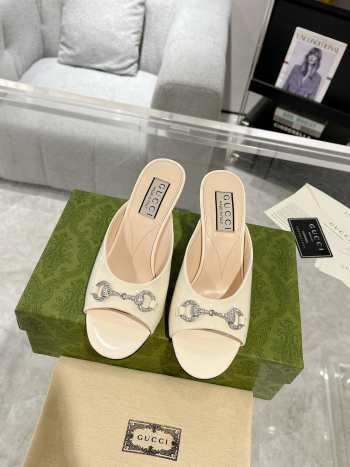 Gucci Horse Buckle 85mm Pumps In Beige