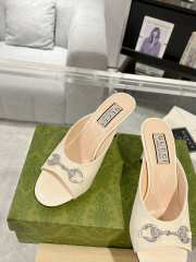 Gucci Horse Buckle 85mm Pumps In Beige - 5