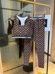 Louis Vuitton sports suit for yoga and fitness in brown - 1