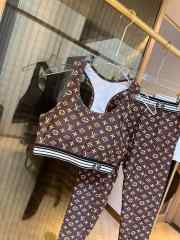 Louis Vuitton sports suit for yoga and fitness in brown - 6