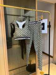 Louis Vuitton sports suit for yoga and fitness in taupe - 1