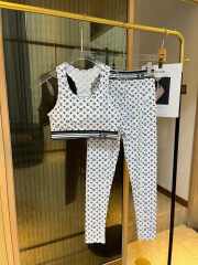 Louis Vuitton sports suit for yoga and fitness in white - 1