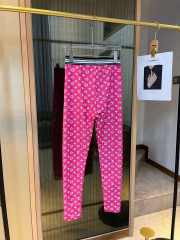 Louis Vuitton sports suit for yoga and fitness in dark pink - 3