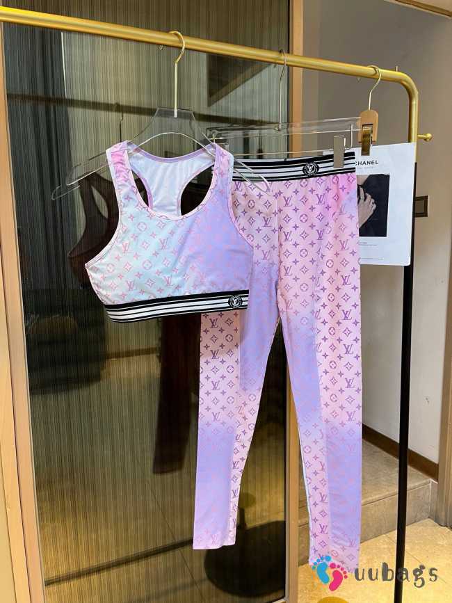 Louis Vuitton sports suit for yoga and fitness in sunries pastel - 1