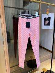 Louis Vuitton sports suit for yoga and fitness in pink - 2