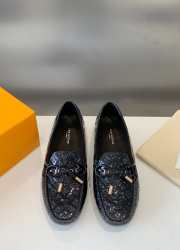 Louis Vuitton bow-tie loafers with black patent leather - 1