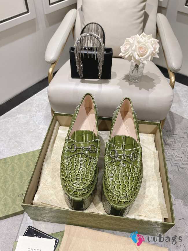 Gucci Horsebit Platform Loafer crocodile in green 10cm - 1