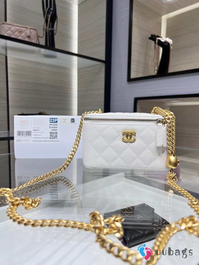 Chanel quilted small vanity case with chain white 17x9.5x8cm - 1